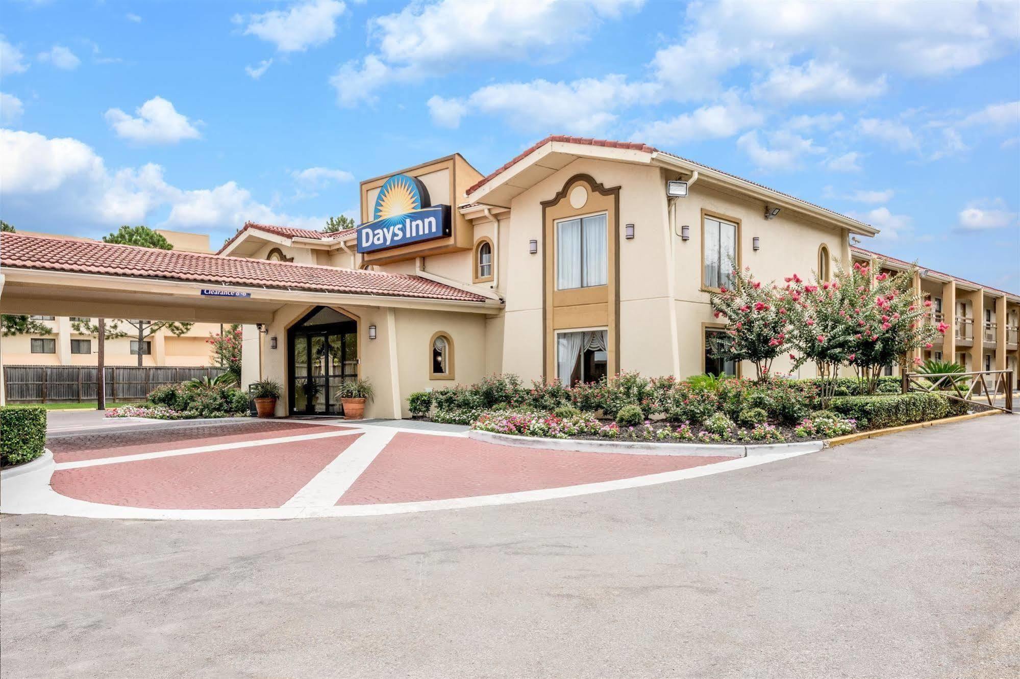 Days Inn By Wyndham Houston Exterior photo